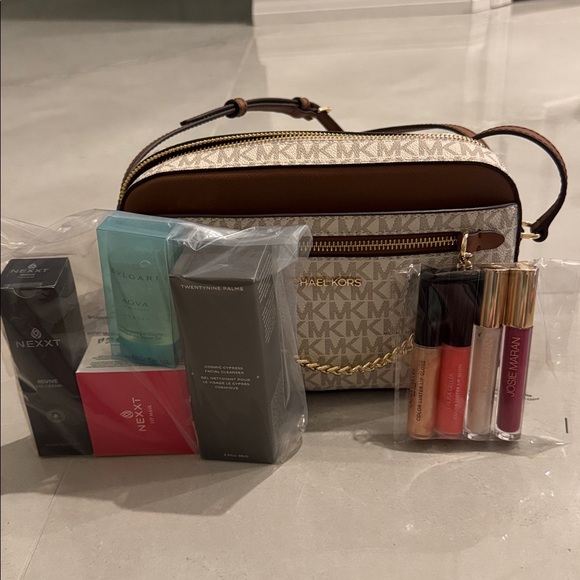Handbags - BAG 7 — $538 MIXED RETAIL